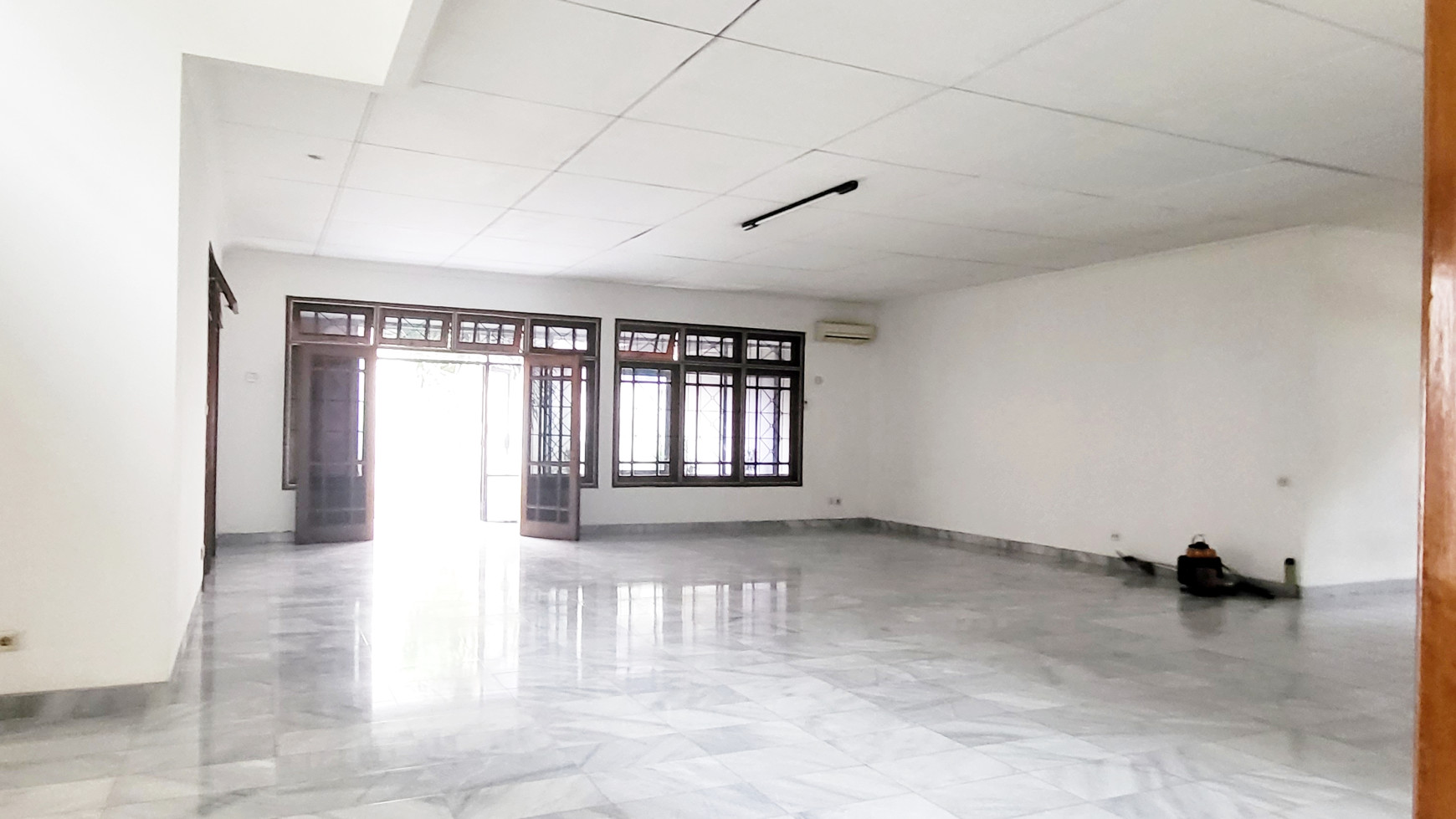 FOR RENT RUMAH BESAR   COCOK UTK USAHA ATAU KANTOR  - KEBAYORAN BARU