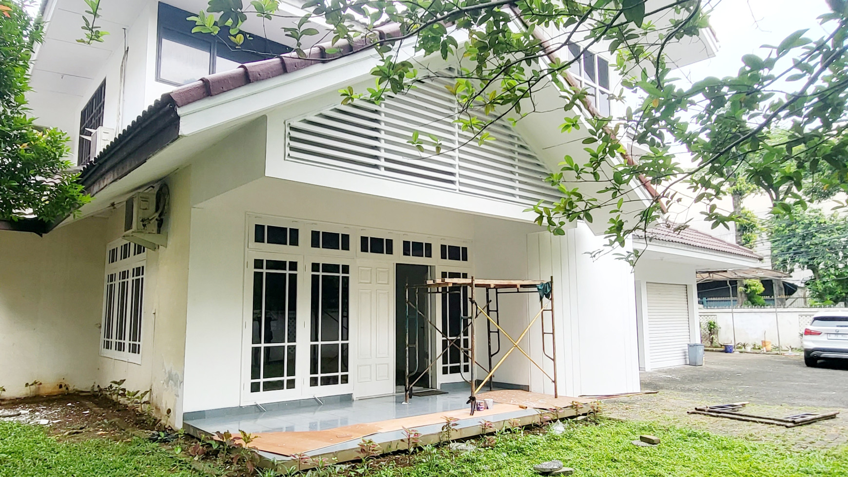 FOR RENT RUMAH BESAR   COCOK UTK USAHA ATAU KANTOR  - KEBAYORAN BARU