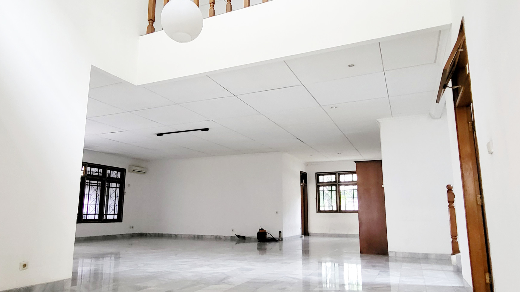 FOR RENT RUMAH BESAR   COCOK UTK USAHA ATAU KANTOR  - KEBAYORAN BARU