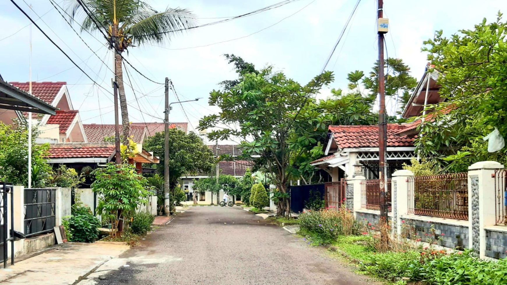 Rumah Siap Renov Hitung Tanah saja di Bintaro, Jakarta Selatan Luas 304m Harga 2,6M nego , MURAH!!! #WW