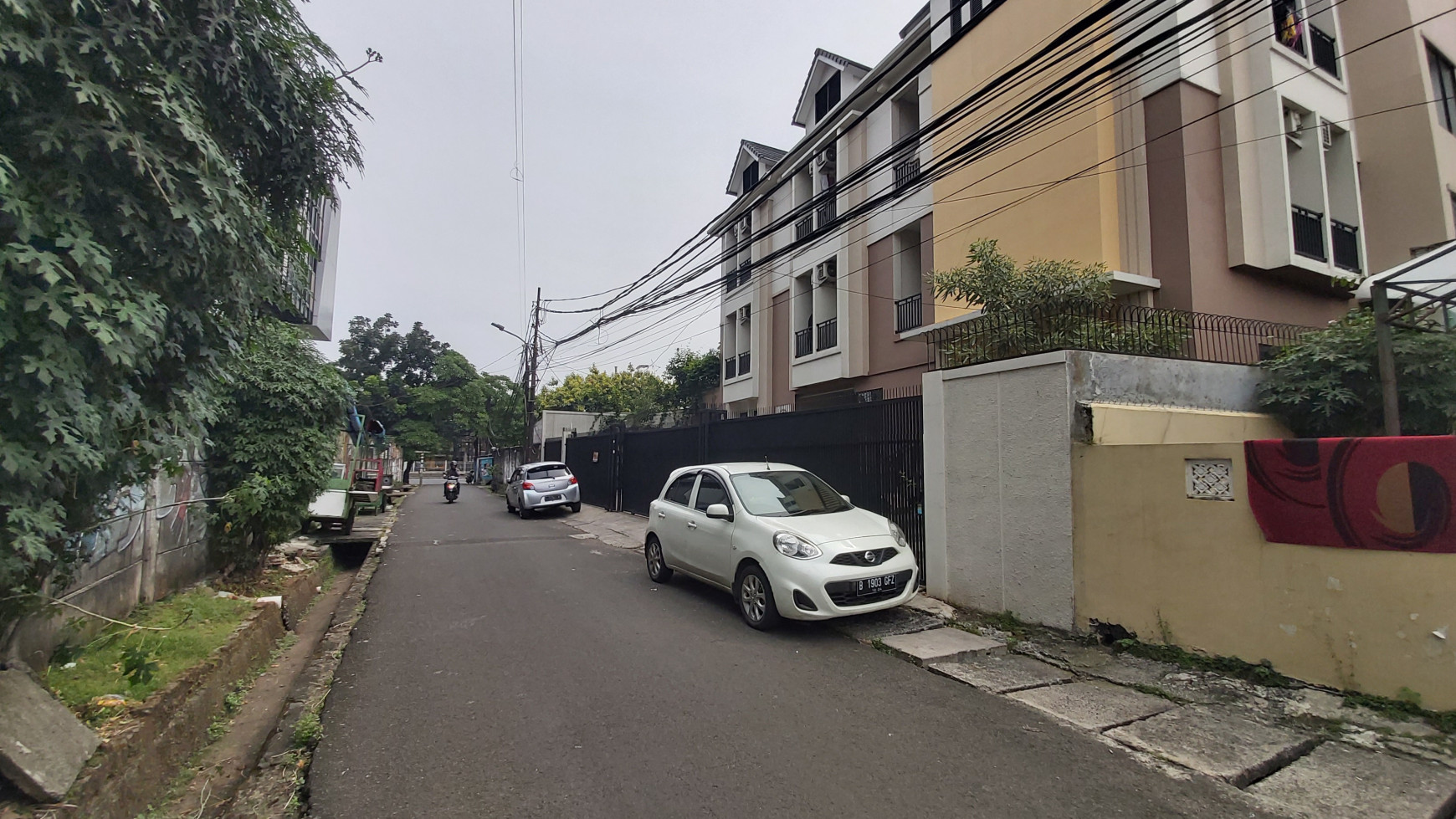 Harga bagus rumah hitung tanah zona komersil cocok untuk usaha Mampang Prapatan