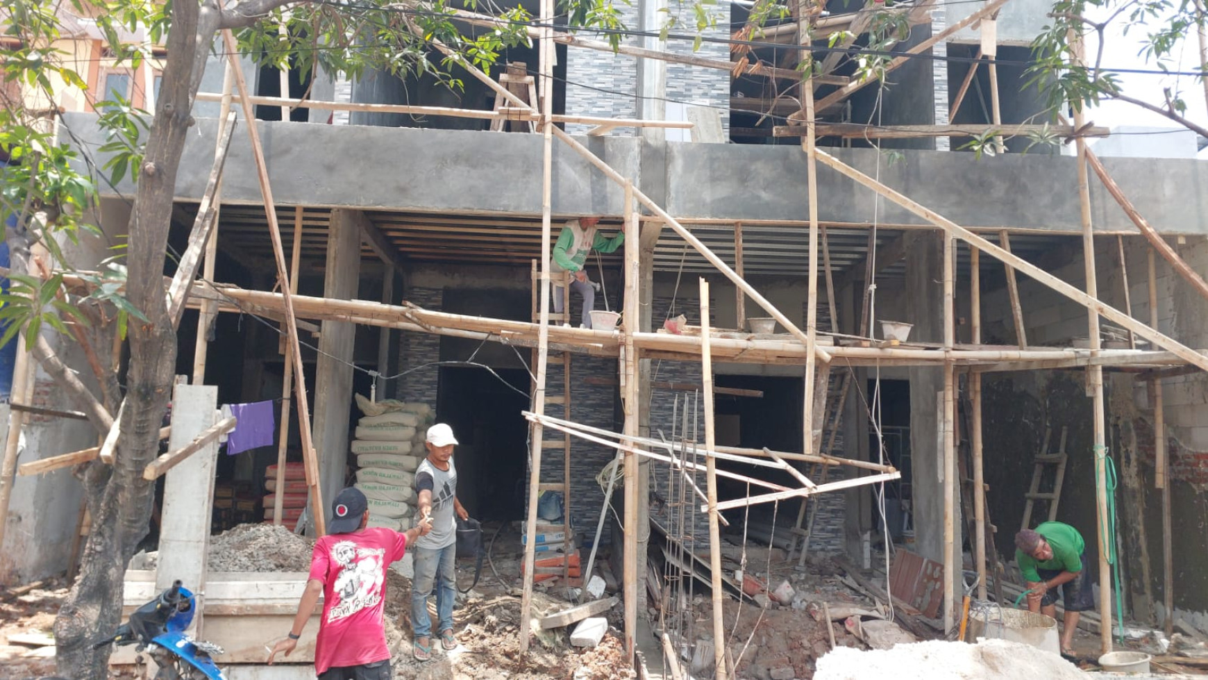 Rumah Baru dan Keren Siap Pakai di Harapan Indah Bekasi