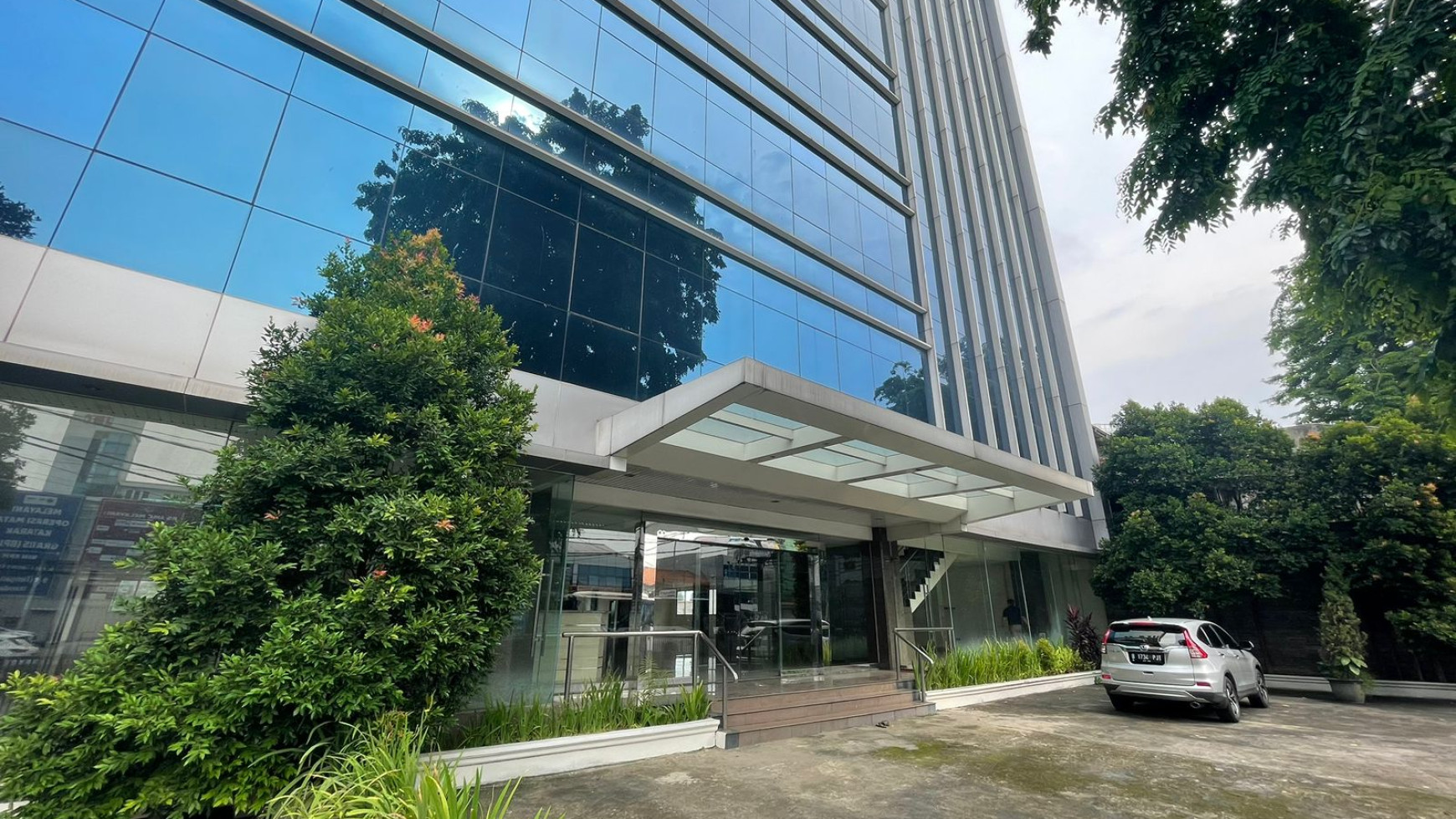 Dijual Gedung Perkantoran 8,5 Lantai Di Jl. Buncit Raya Mampang Jakarta Selatan.