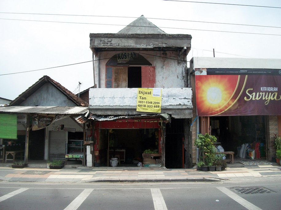 Rumah HITUNG TANAH !!! di Raya Sememi, Surabaya Barat, Nol Jalan Raya, Cocok untuk usaha