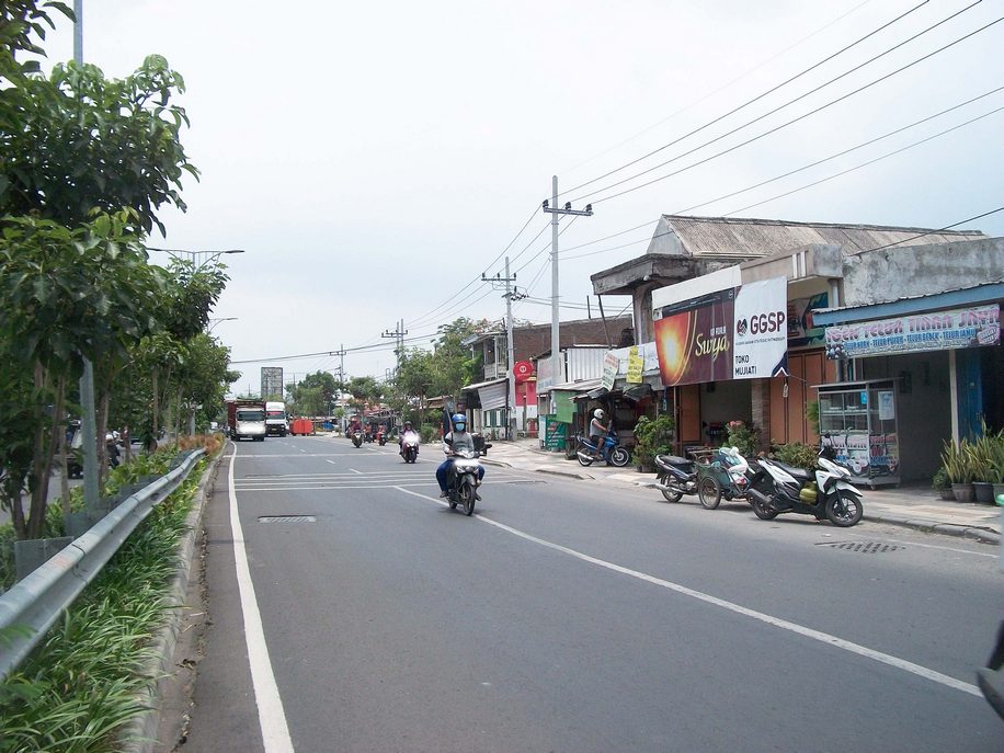 Rumah HITUNG TANAH !!! di Raya Sememi, Surabaya Barat, Nol Jalan Raya, Cocok untuk usaha