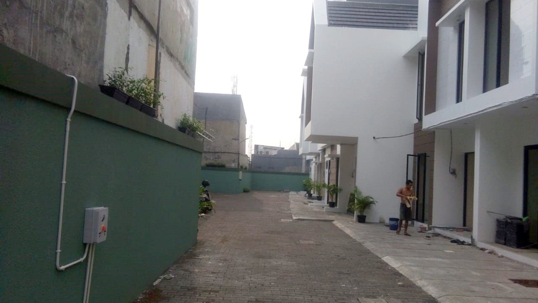 Rumah di Anggrek Residence Siwalankerto, Rumah Kost, Depan Kampus PETRA (tidak masuk gang), Baru Gress Siap Huni !!!