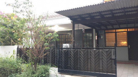 Rumah rapih siap huni di Bintaro Sektor 2