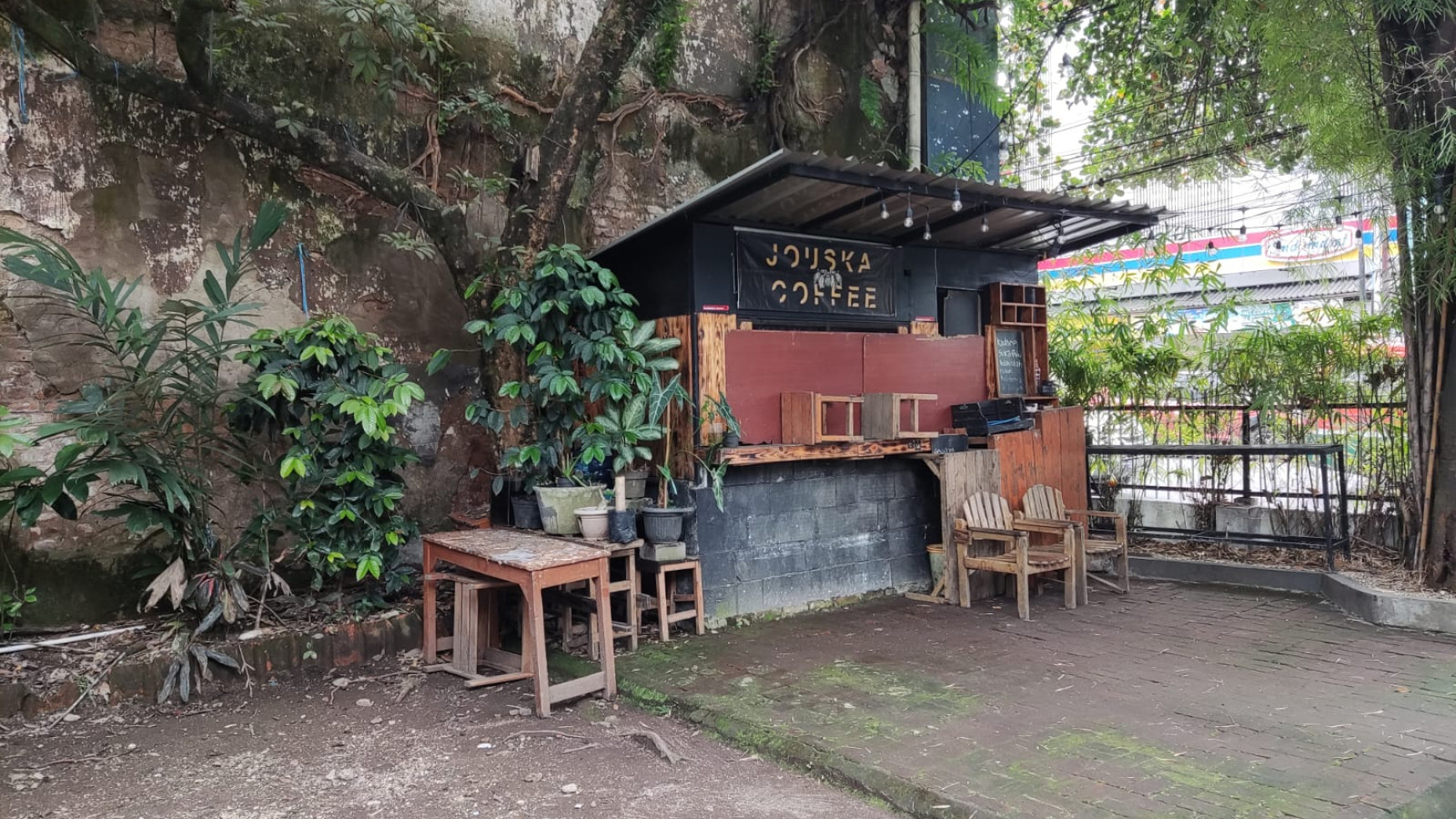 Tanah Luas Plus Bangunan di Otto Iskandardinata, Bandung!