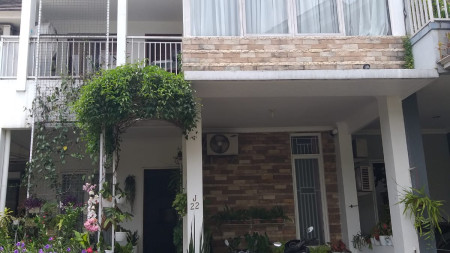 Rumah Bagus Di Emerald Terrace Bintaro Jaya Sektor 9