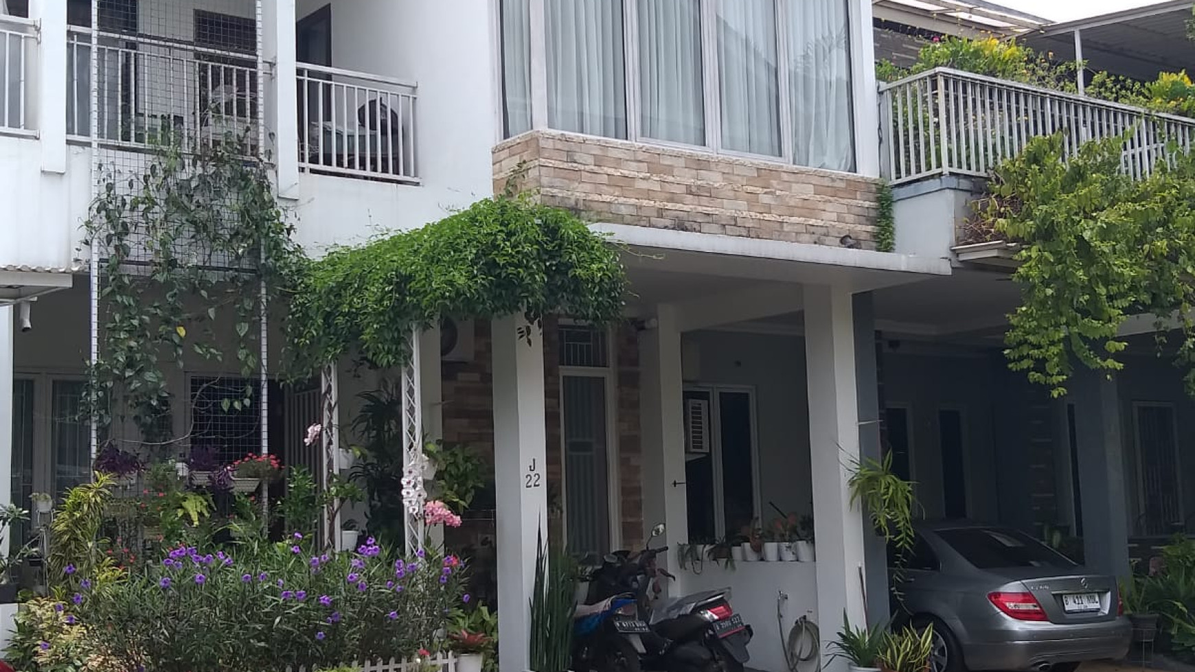 Rumah Bagus Di Emerald Terrace Bintaro Jaya Sektor 9