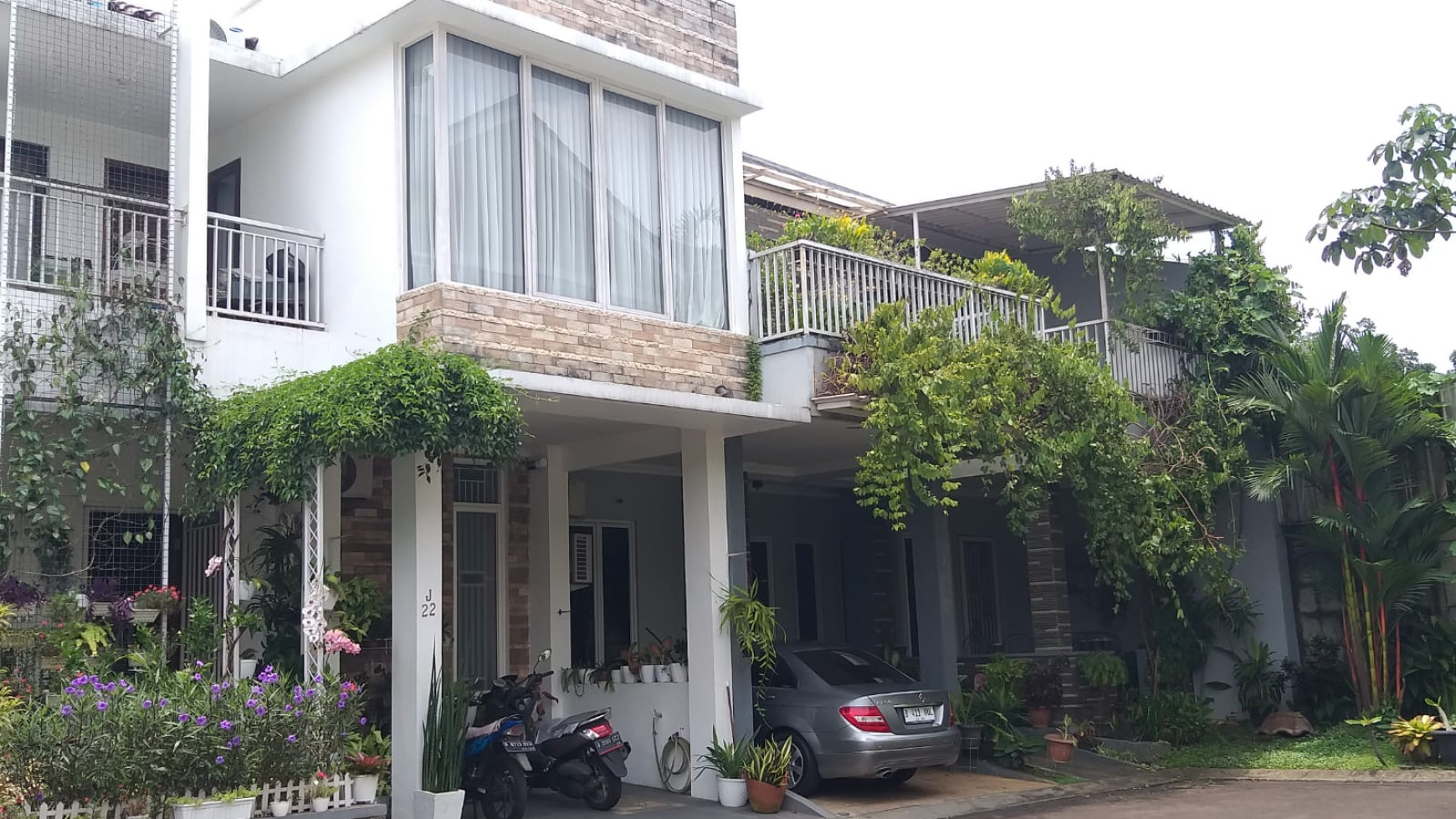 Rumah Bagus Di Emerald Terrace Bintaro Jaya Sektor 9