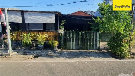 Dijual Rumah SHM Pusat Kota di Jalan Petemon, Surabaya