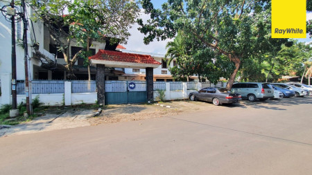 Dijual Rumah Hook di Jalan Porong, Darmo, Surabaya