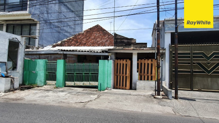 Dijual Rumah SHM Pusat Kota di Jalan Padmosusastro, Darmo, Surabaya