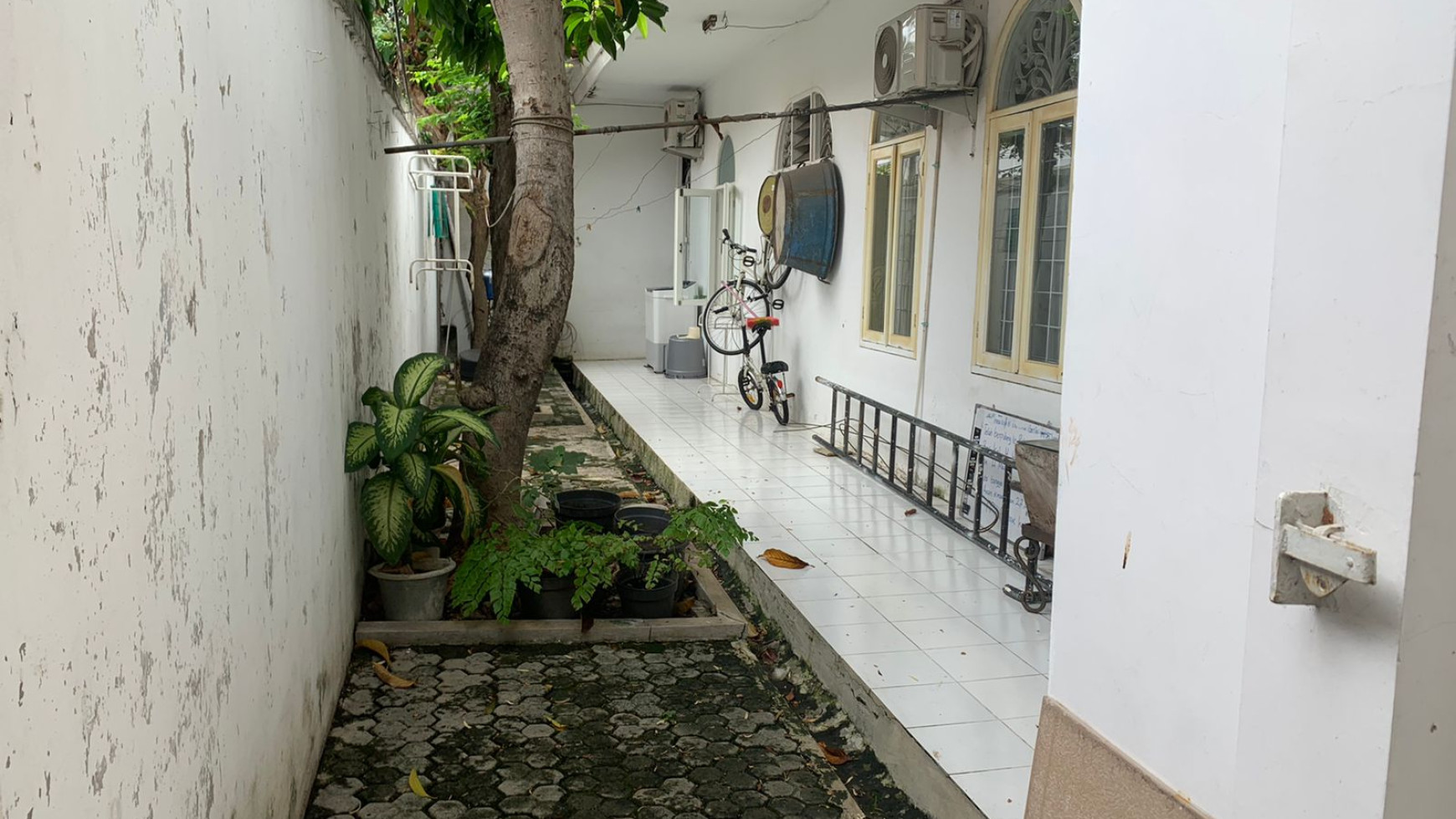 Di jual rumah hunian yang sangat terawat di Jl. Tebet Timur Dalam VIII