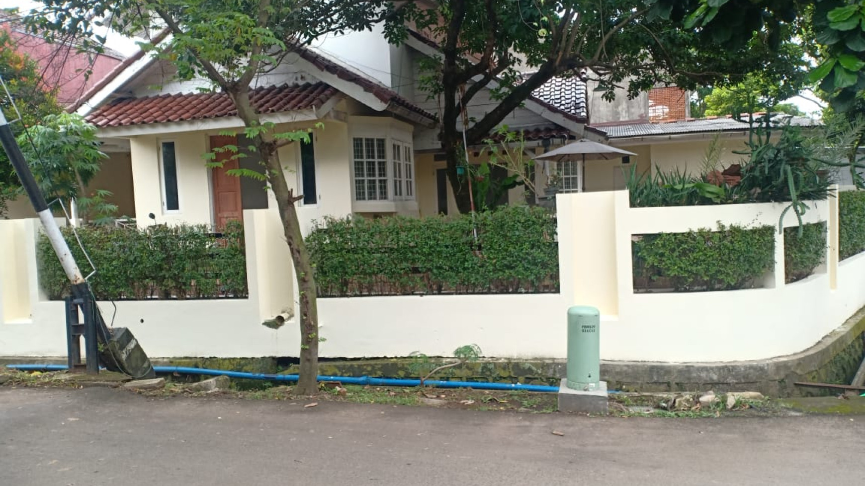 Rumah di Hook, lokasi strategis di Bintaro