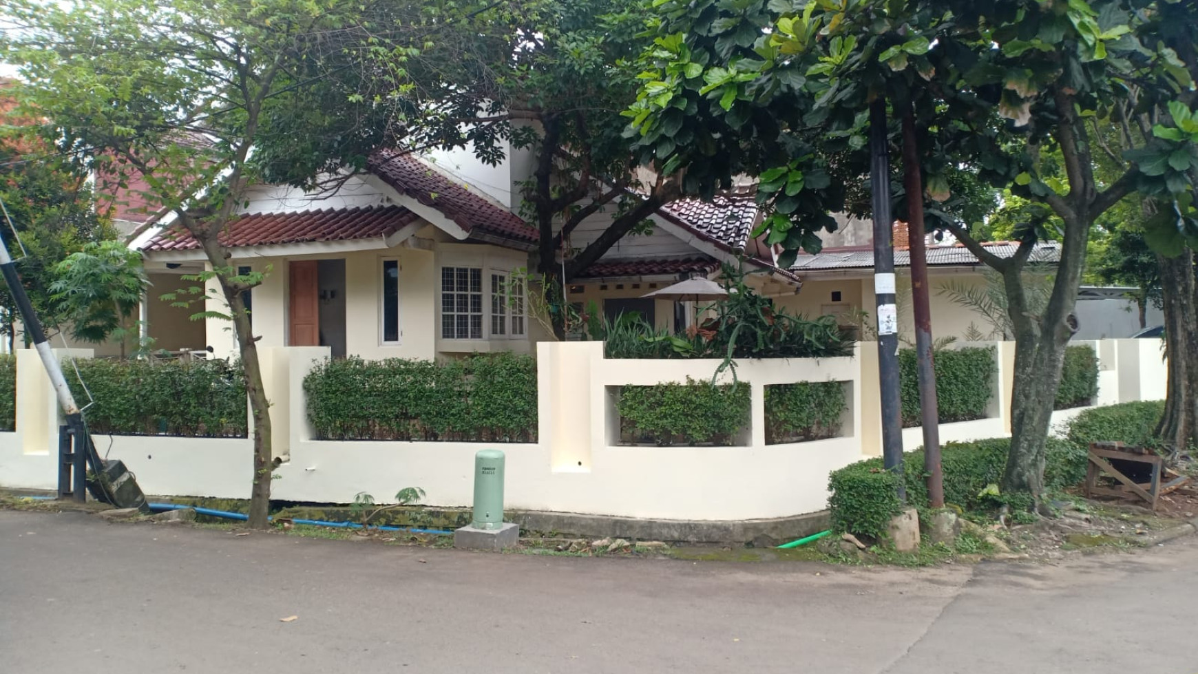 Rumah di Hook, lokasi strategis di Bintaro