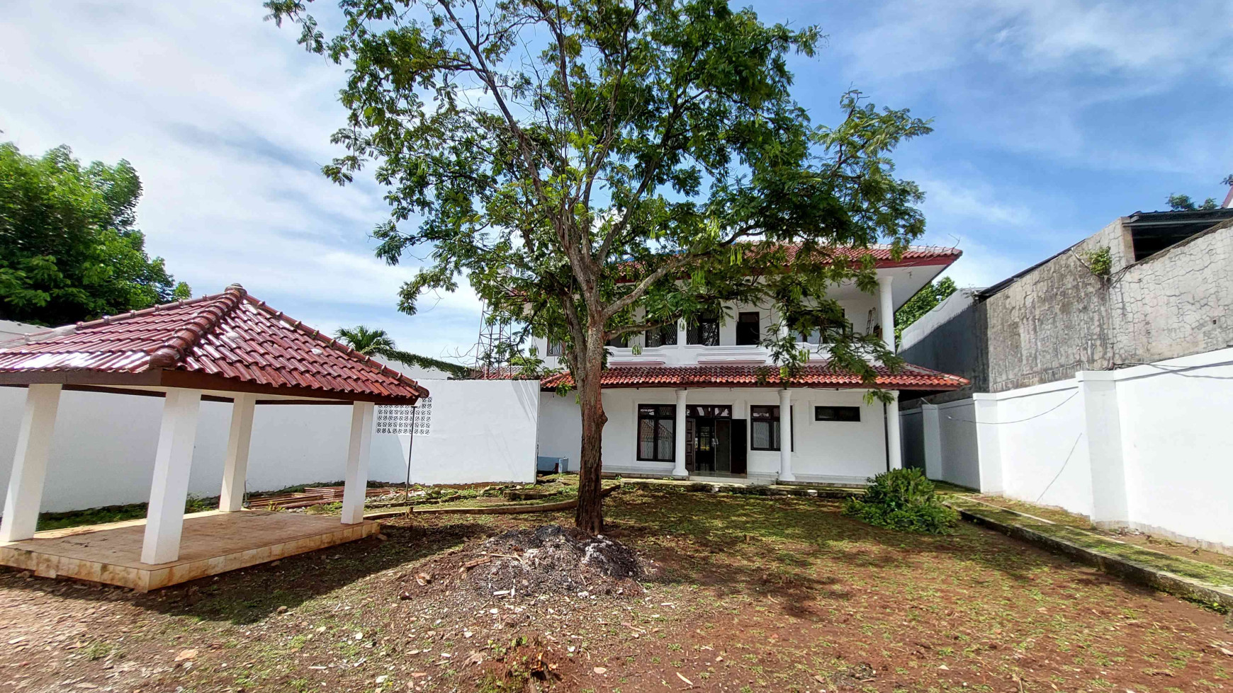 RUMAH DI JL BANGO, CILANDAK, DEKAT TOL DESARI, BISA SEWA BUAT KANTOR