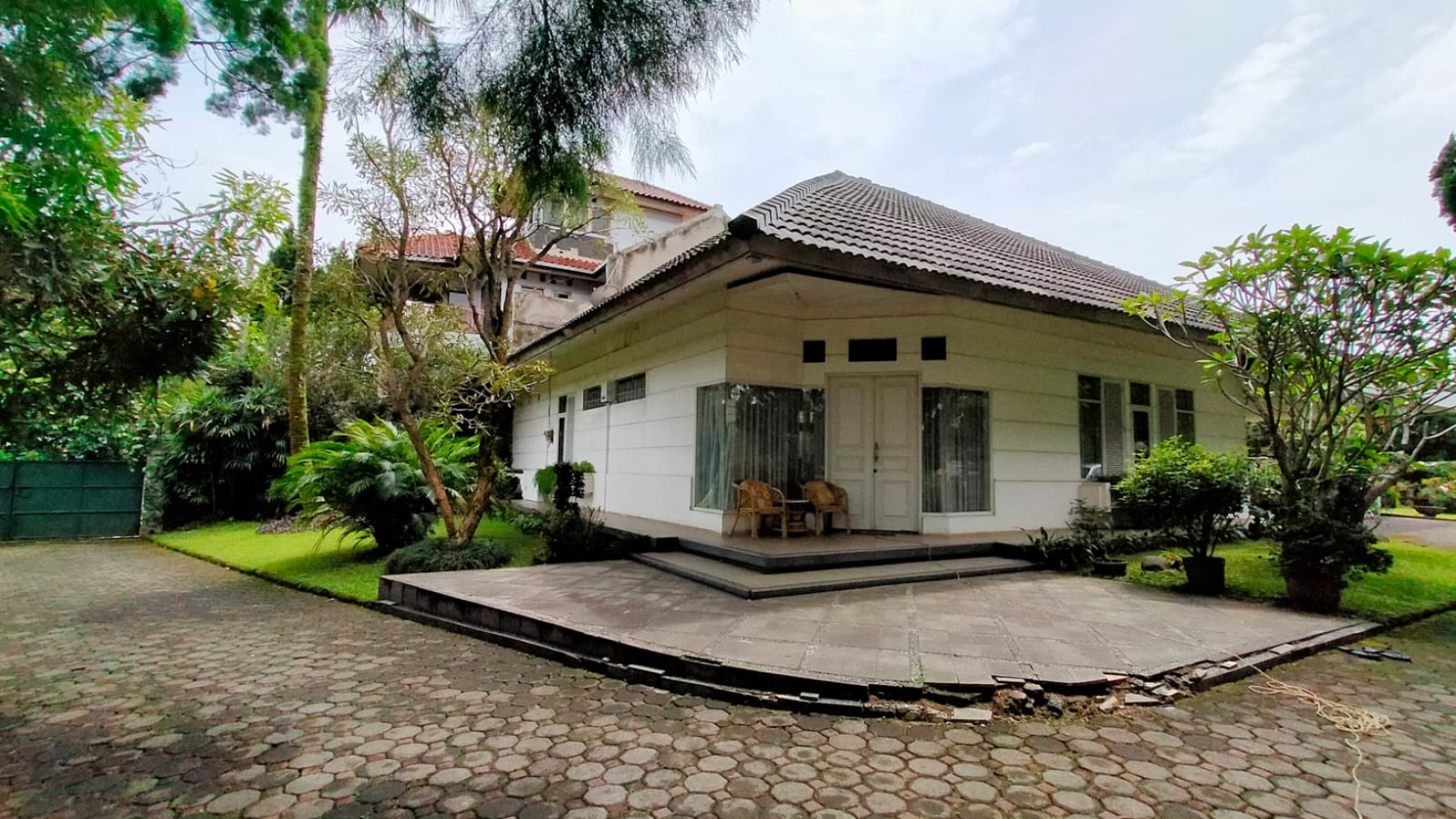 Rumah Asri dan Nyaman di Kompek Setramurni, Bandung