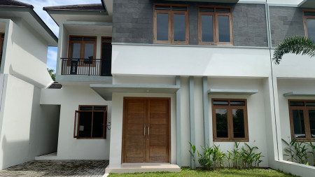 Rumah Mewah Full Furnish Dalam Cluster  Di Utara Mirota Godean, Tegalrejo, Yogyakarta