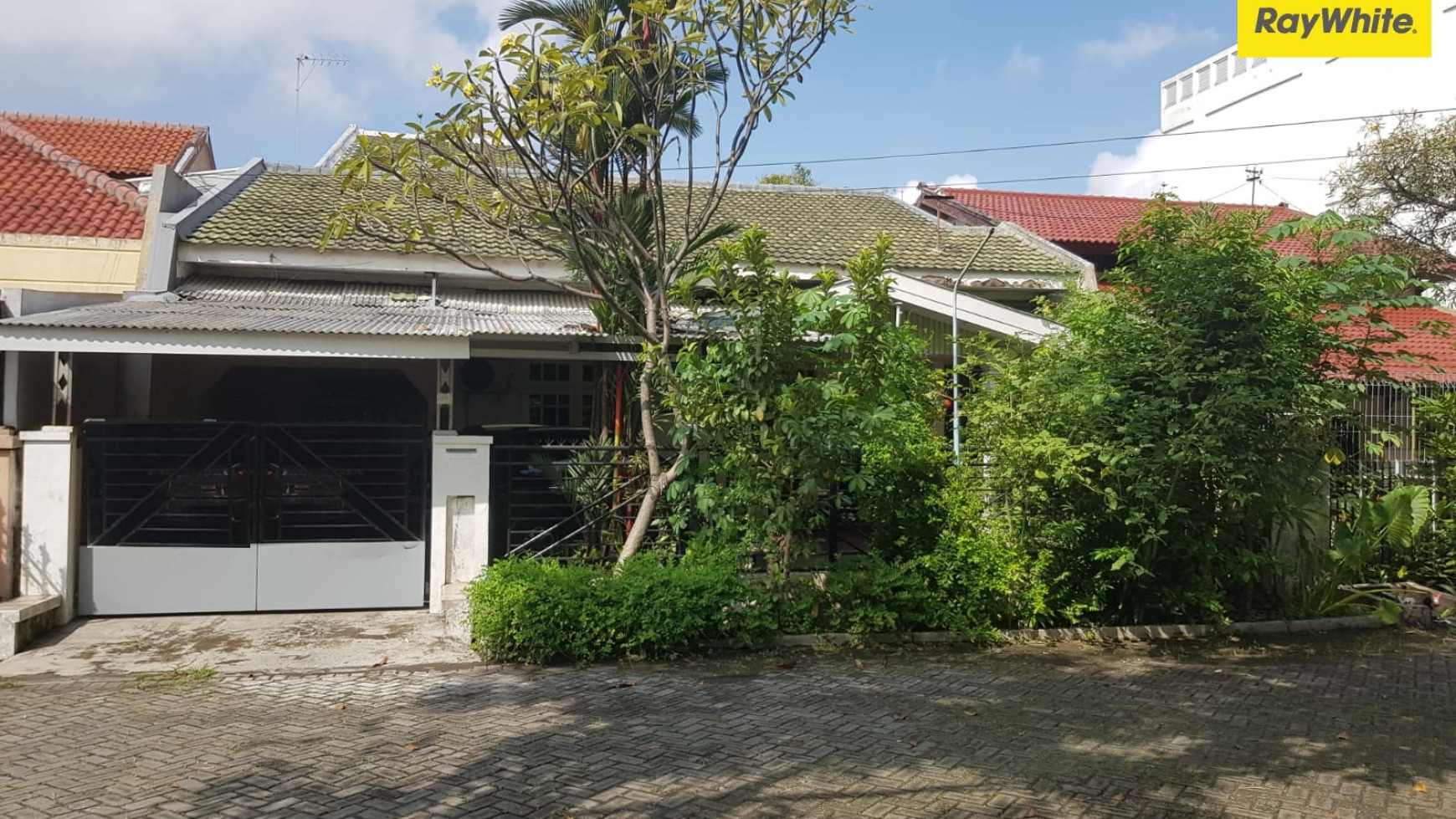 Dijual Rumah 1,5 lantai di Tenggilis Mejoyo, Surabaya