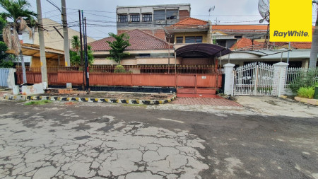 Dijual Rumah SHM Pusat Kota di Jalan Ketupa, Genteng, Surabaya