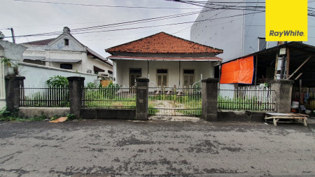 Dijual Rumah Lama Hitung Tanah SHM di Jalan Kalisari, Surabaya