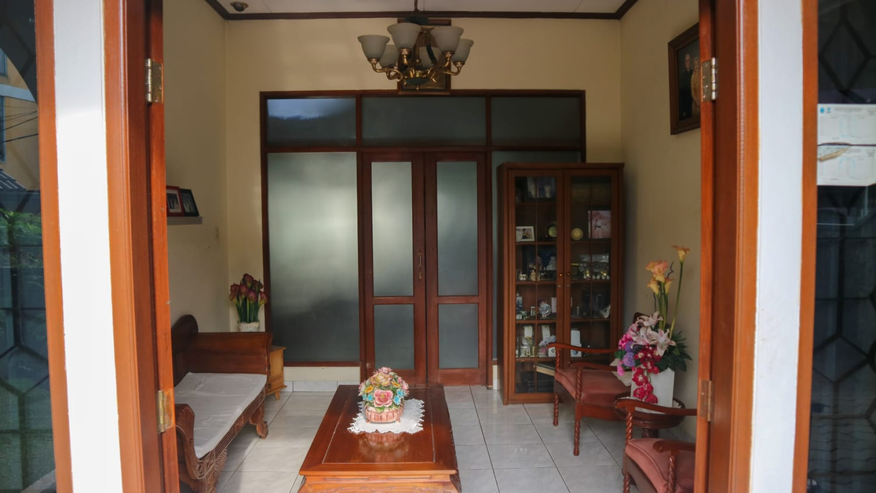 Rumah Asri Semi Furnished di Sariwangi Asri, Bandung