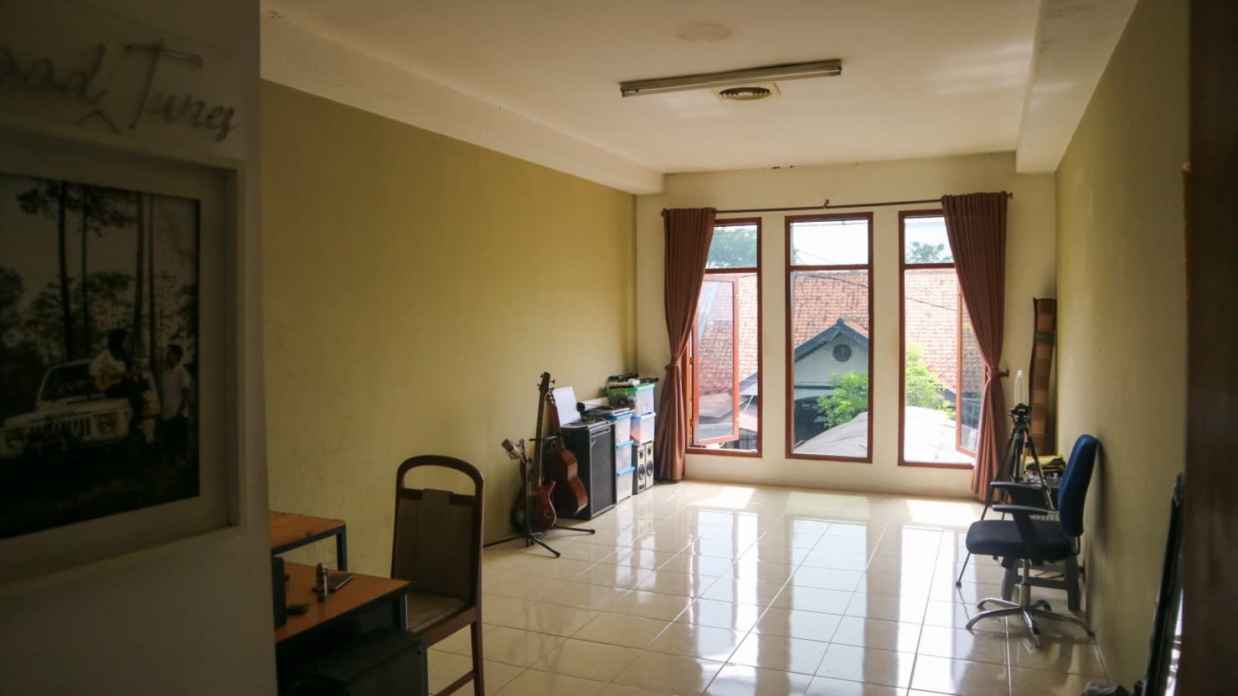 Rumah Asri Semi Furnished di Sariwangi Asri, Bandung