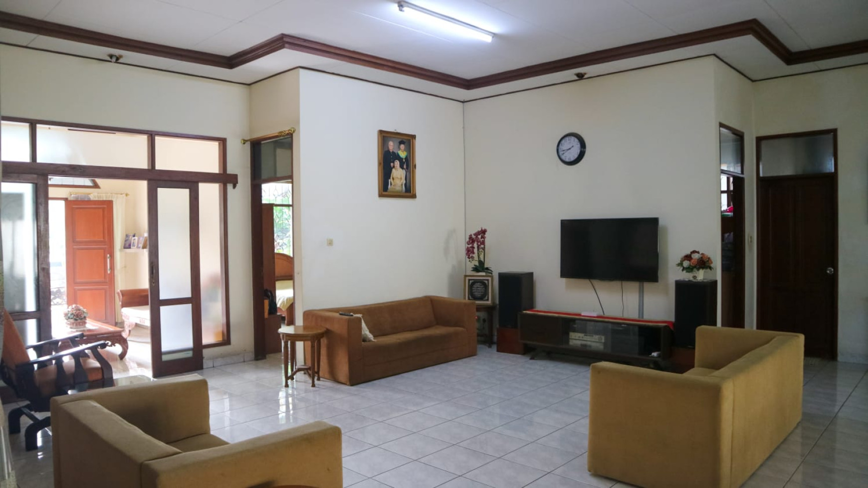 Rumah Asri Semi Furnished di Sariwangi Asri, Bandung