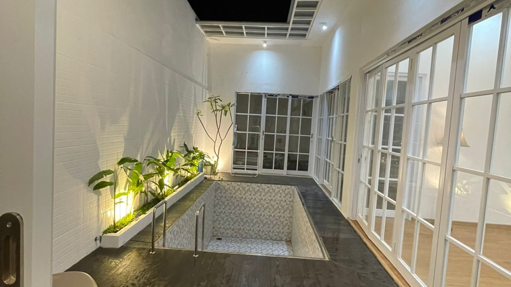 Rumah Minimalis Modern + Kolam Renang Cocok Untuk Keluarga Muda Di Daerah Cebongan