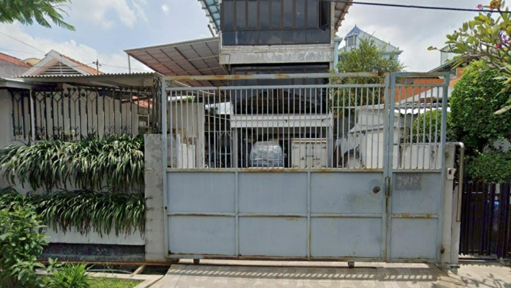 Dijual Rumah Kantor Jalan Kupang Indah - Surabaya- Row Jalan LUAS 3 Mobil - Dekat Akses Tol Satelit