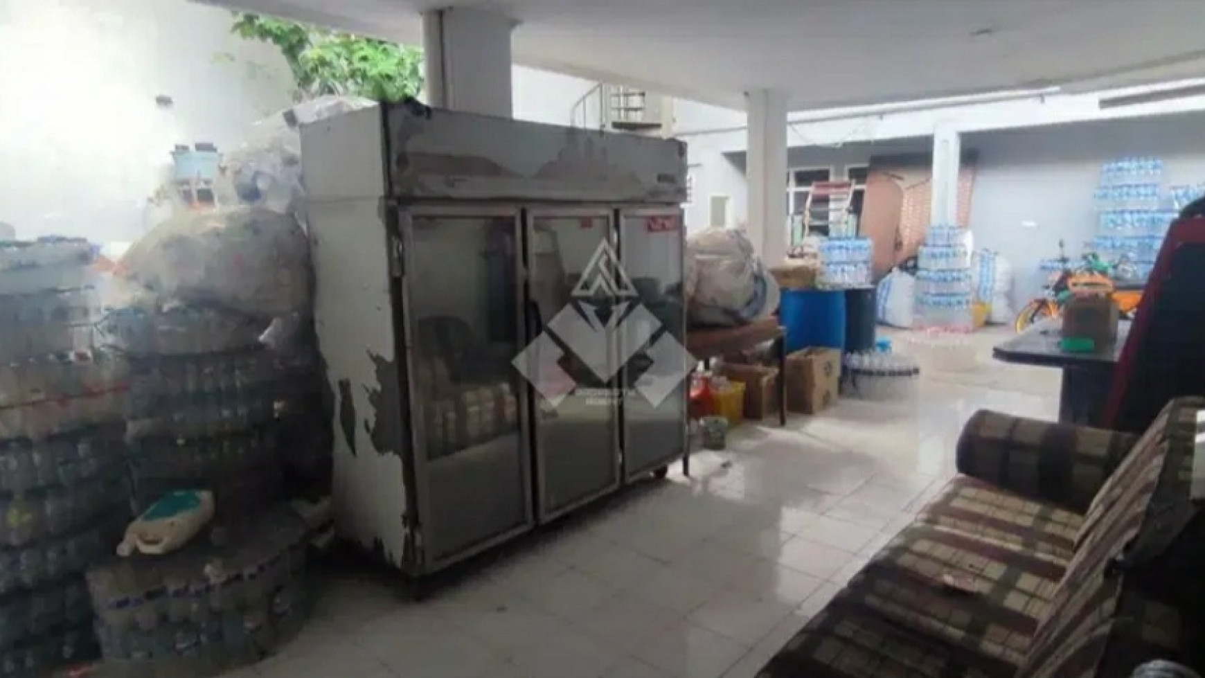 Dijual Rumah Kantor Jalan Kupang Indah - Surabaya- Row Jalan LUAS 3 Mobil - Dekat Akses Tol Satelit