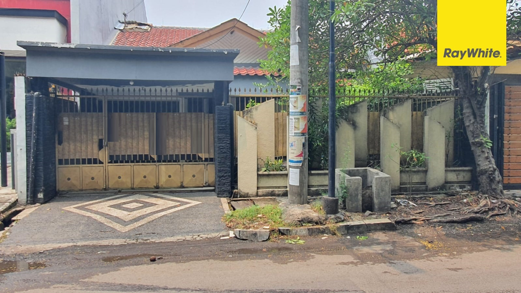 Dijual Rumah SHM di Jalan Raya Sukomanunggal Jaya Surabaya