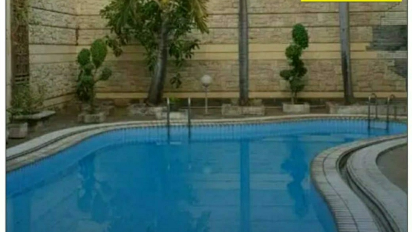 Dijual Rumah Jl.Raya Darmo - Surabaya Pusat- Nol Jalan RAYA KEMBAR - PRIVATE Swimming Pool- Kolam Renang- TerLUAS 959 m2 - Komersial Area