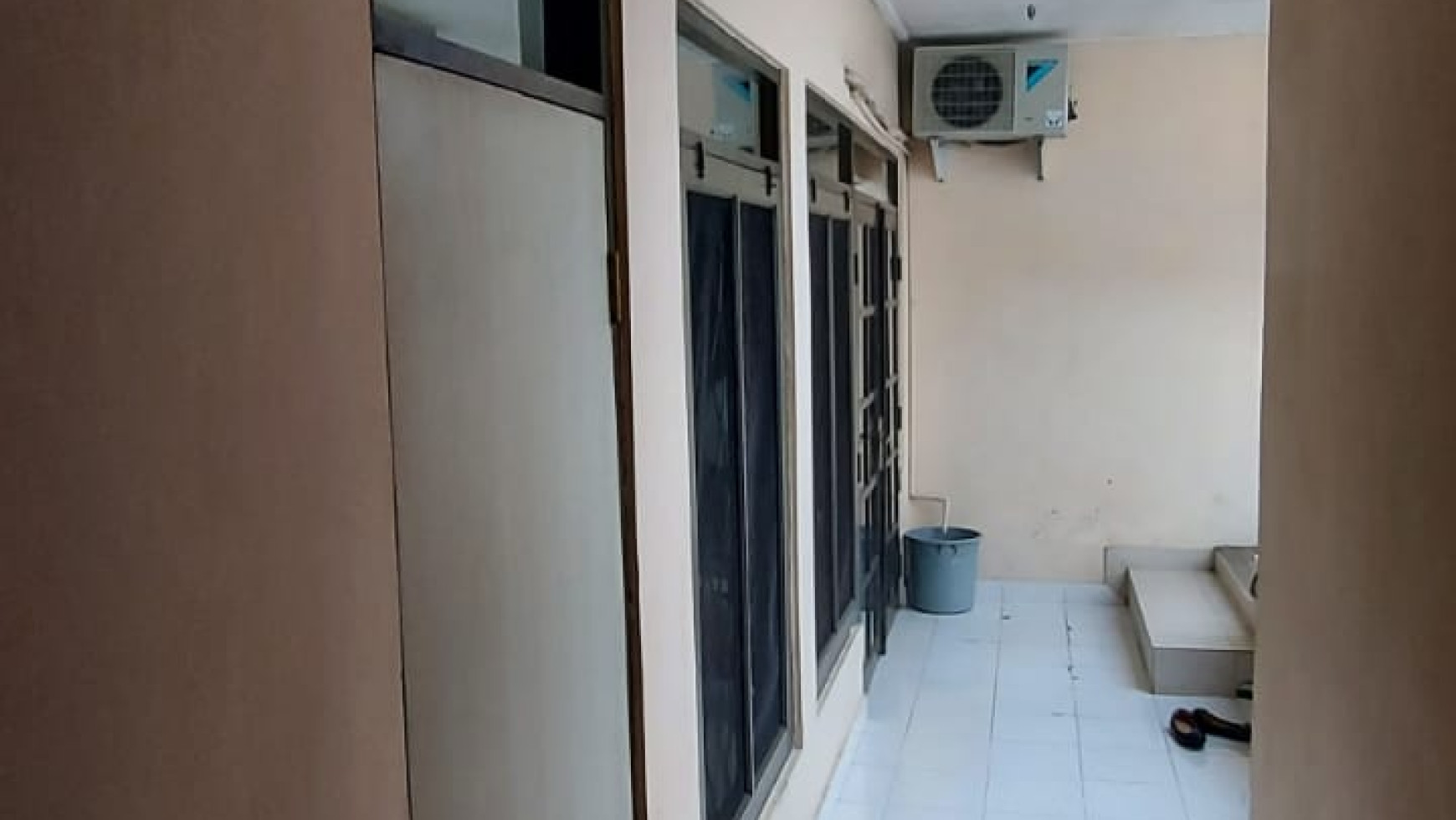 Dijual Cepat Rumah Siap Huni + 4 Toko Pinggir Jalan @Pangkalan Jati, Cinere