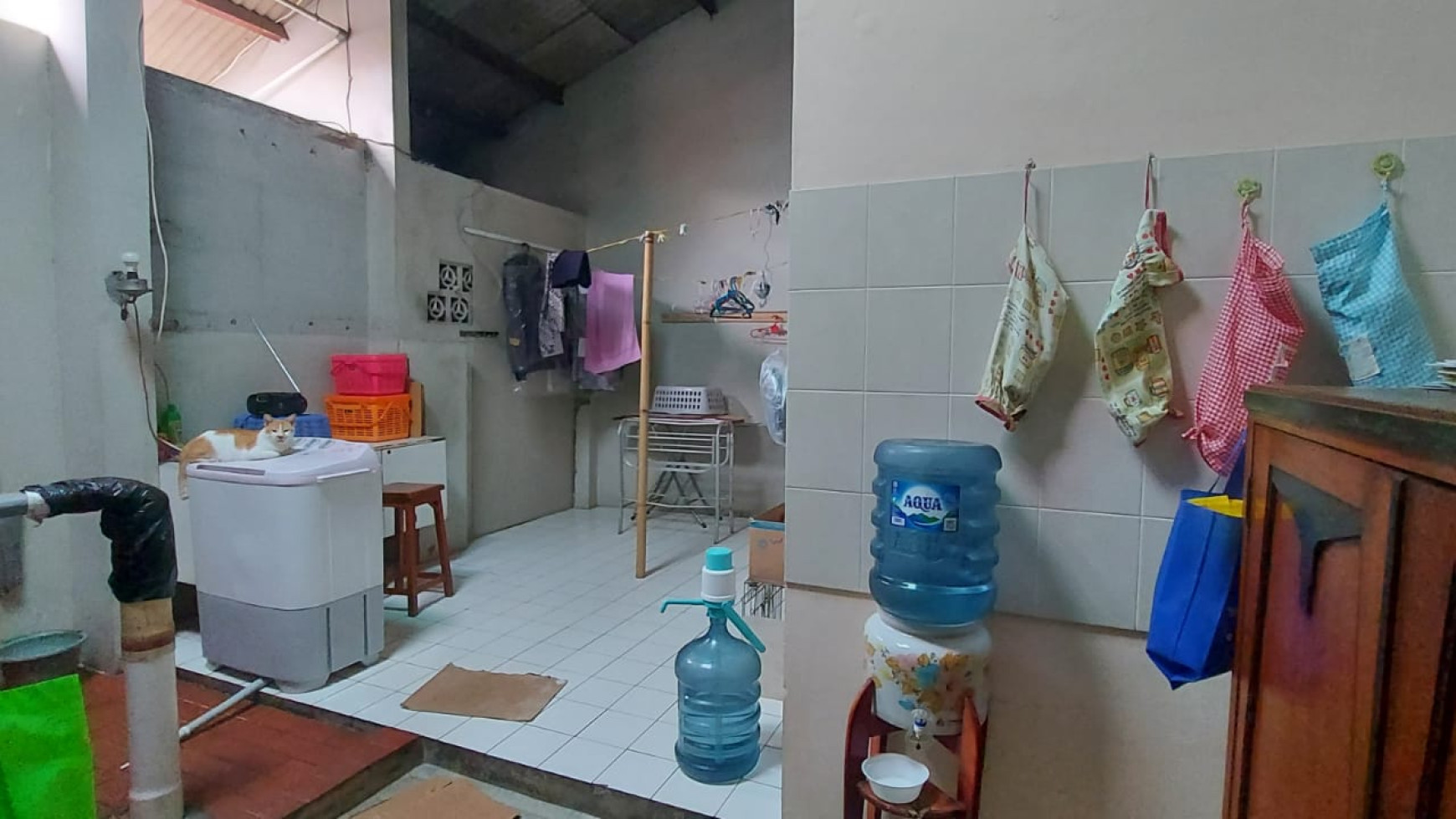 Dijual Cepat Rumah Siap Huni + 4 Toko Pinggir Jalan @Pangkalan Jati, Cinere