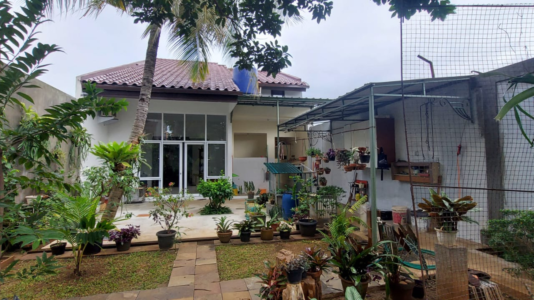 Dijual Cepat Rumah Siap Huni + 4 Toko Pinggir Jalan @Pangkalan Jati, Cinere