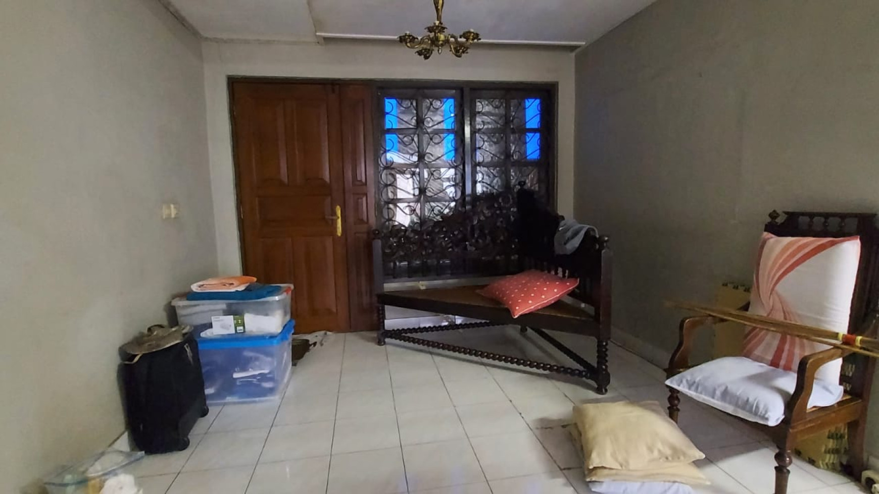 Dijual Cepat Rumah Siap Huni + 4 Toko Pinggir Jalan @Pangkalan Jati, Cinere