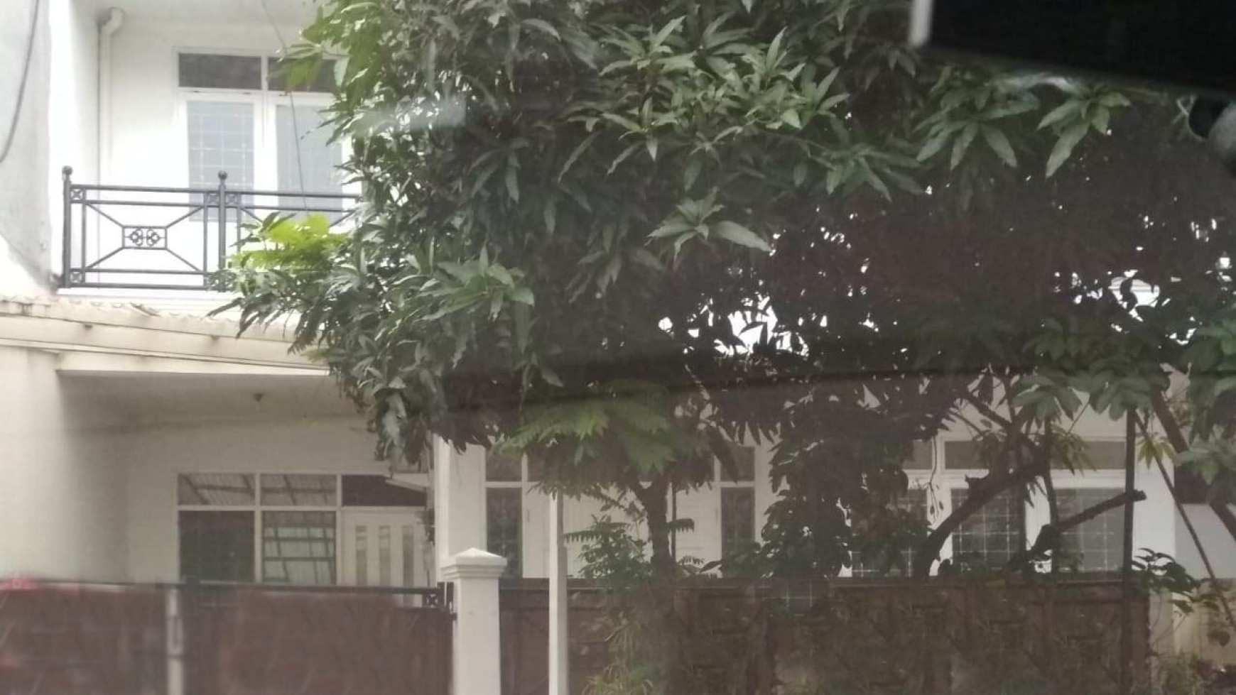 Rumah 2 lantai siap huni di Bintaro Sektor 9