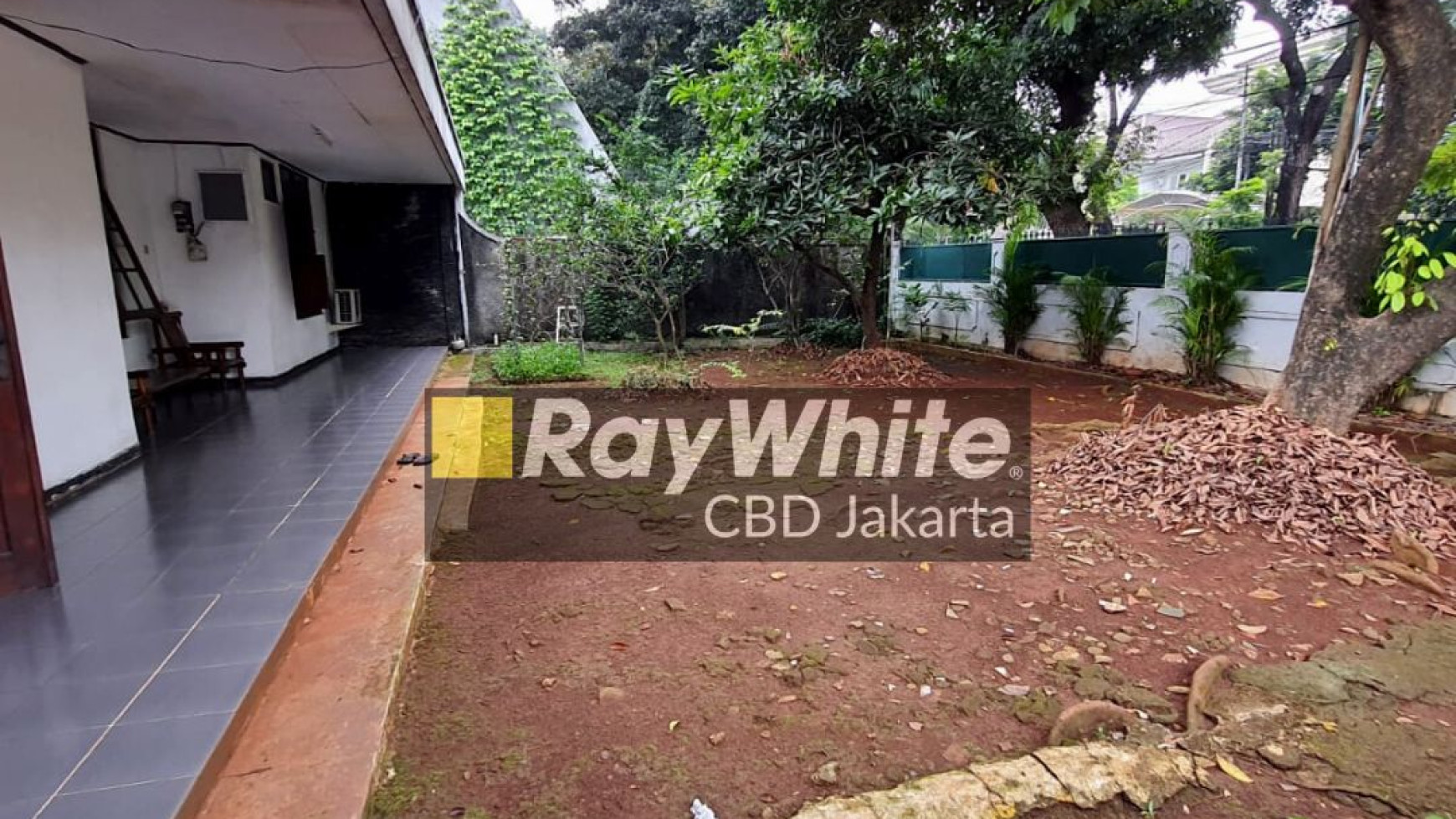 Rumah Strategis di Jalan Utama