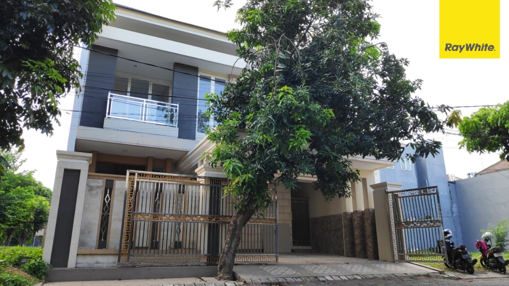 Dijual Rumah 2 lantai di Graha Santosa Surabaya