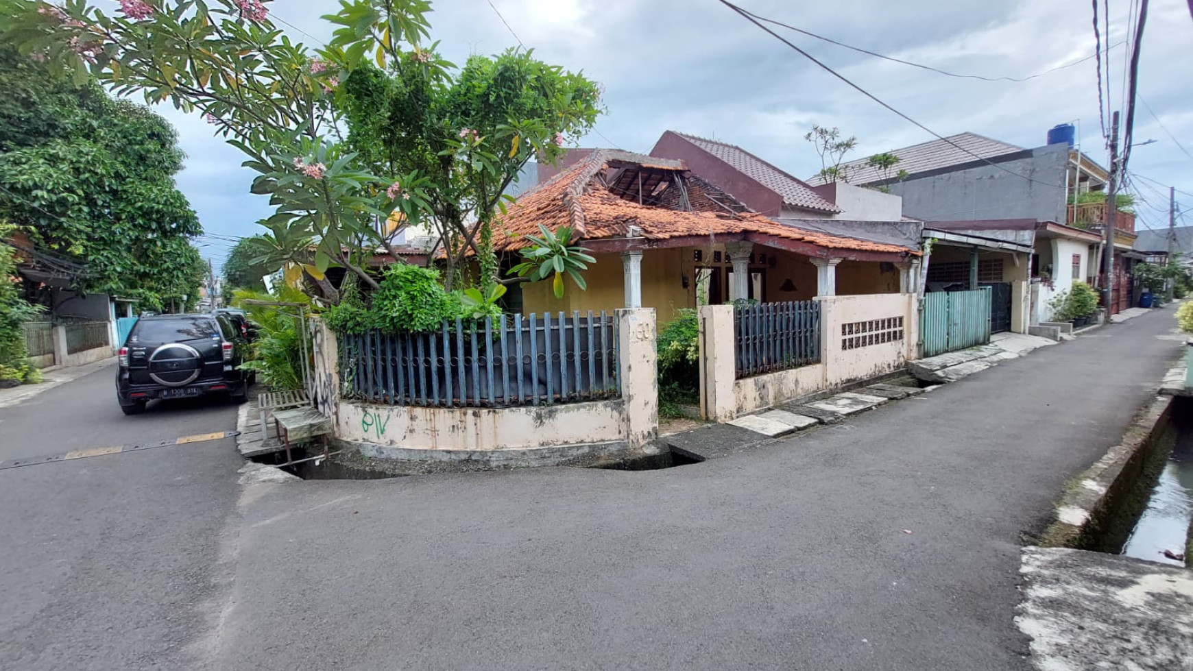 Rumah Tua Hitung Tanah di Komplek DPR RI, Kelapa Dua, Jakarta Barat