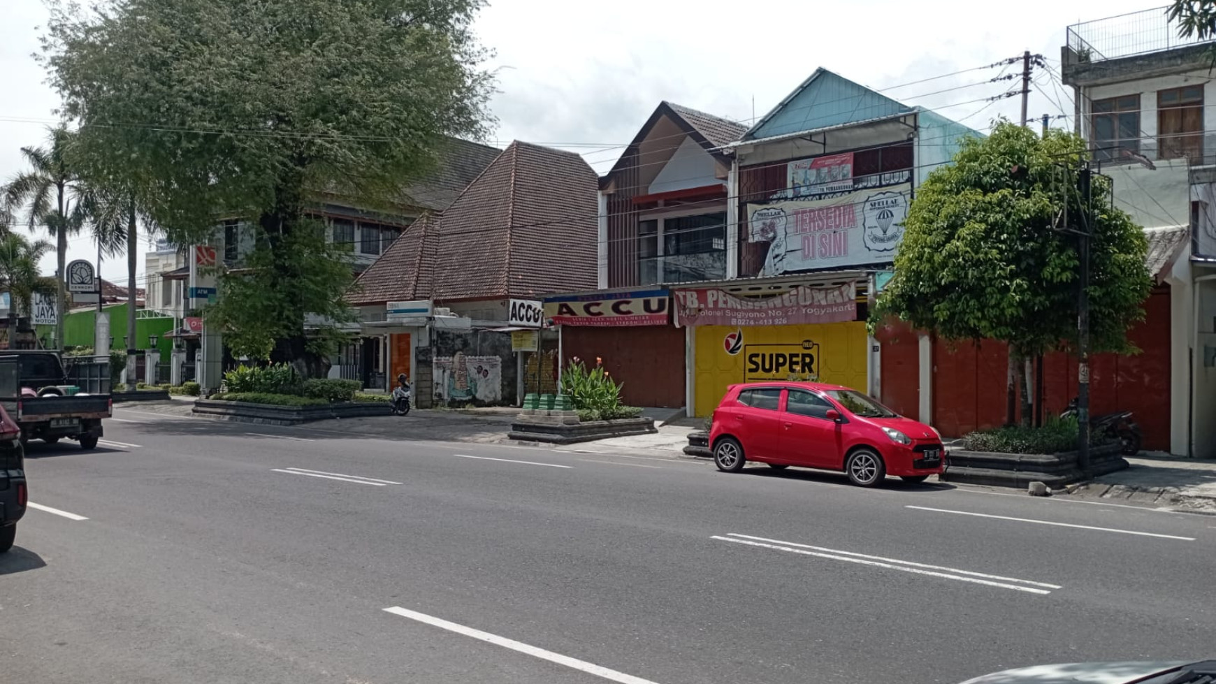 RUANG USAHA 3 LANTAI DI JL. KOLONEL SUGIYONO