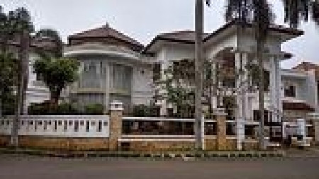 Rumah mewah di Giri Loka