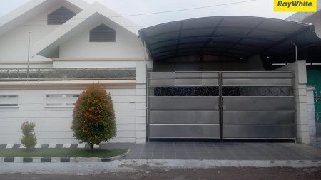 Dijual Rumah Full Furnish di Dharmahusada Indah Utara, Surabaya