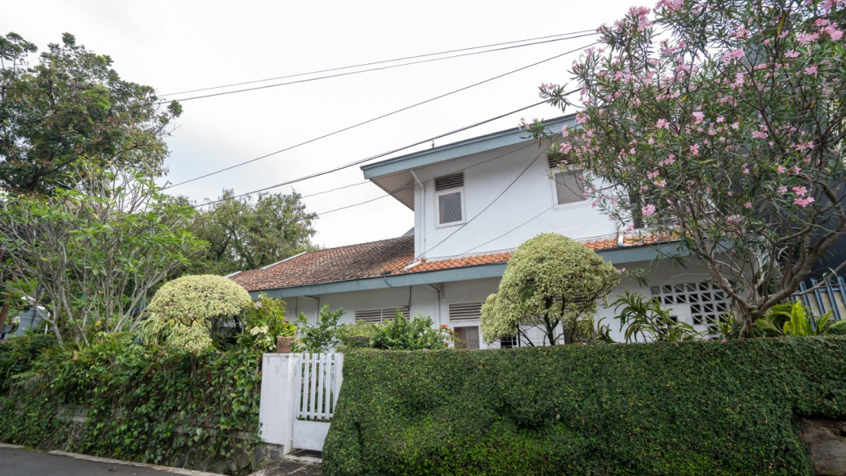 Rumah Sejuk Jl Sejahtera , sayap Cipaganti