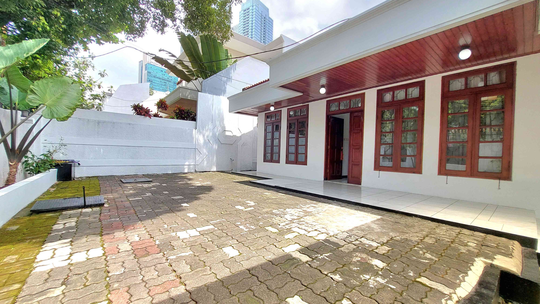 RUMAH DI KEBAYORAN BARU, JAKARTA SELATAN, DEKAT SCBD, BISA SEWA BUAT KANTOR