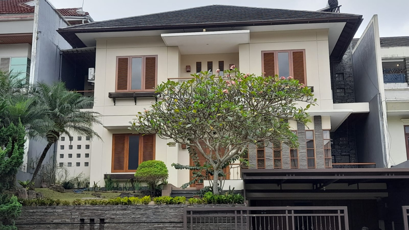 Rumah Lux Siap Huni di Setra Duta Hegar Mainroad, Bandung