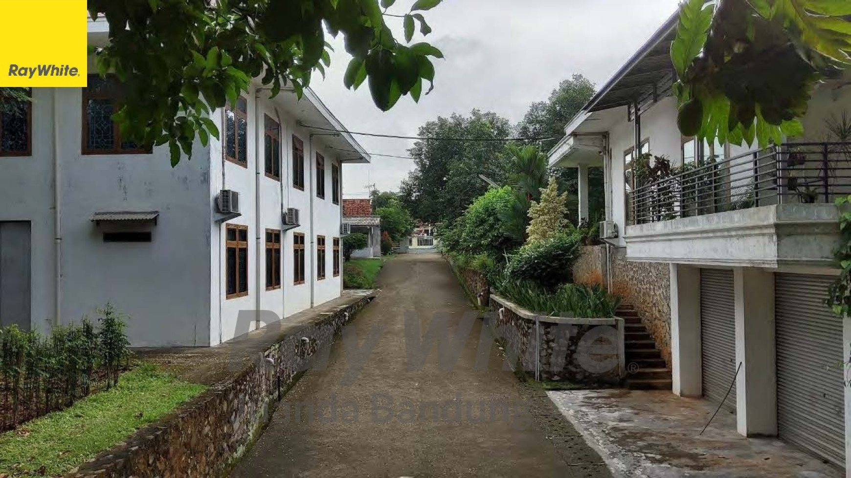 Tanah luas + bangunan rumah dan kantor di pinggir jalan Jatiluhur Purwakarta